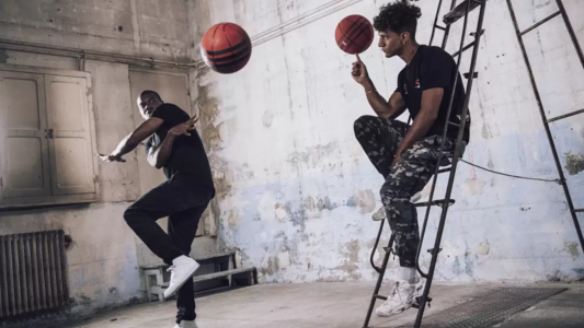 Bercy Village propose à ses visiteurs une démonstration de Basket Freestyle